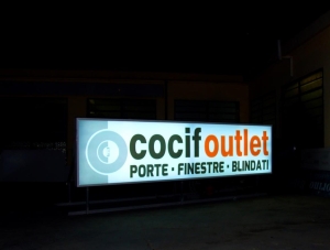 Insegna luminosa a cassonetto maxi