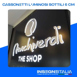 Cassonetto nero con lettere luminose della scritta Ronchiverdi THE SHOP