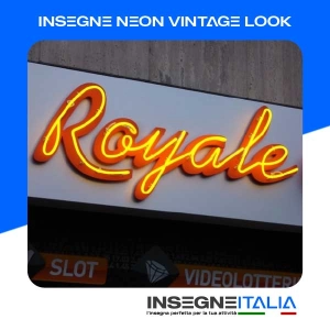 Insegna a neon con bordo scatolato della scritta Royale, con base rossa e neon a luce arancione